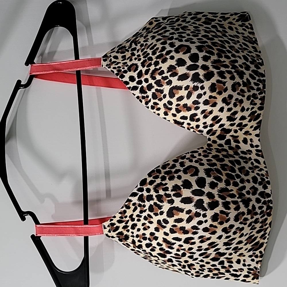 Betsey Johnson Leopard Print Bra Size 5. 32" under bust cup looks like a D